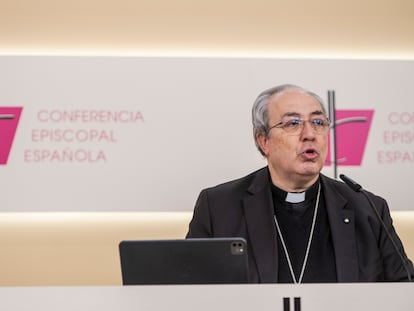 El secretario general de la Conferencia Episcopal Española, Francisco César García Magán, durante la rueda de prensa de este jueves.
