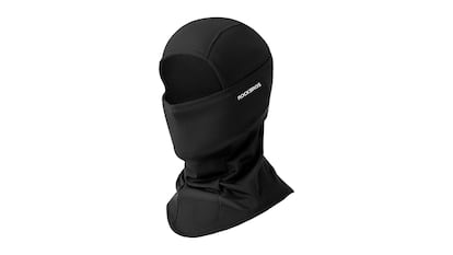 Pasamontañas sobre fondo blanco.