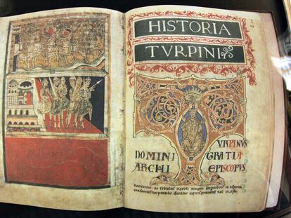 Una edición facsímil del <i>Códice Calixtino</i>, expuesta en una sala de la catedral compostelana, de cuyo archivo fue sustraído el ejemplar original.