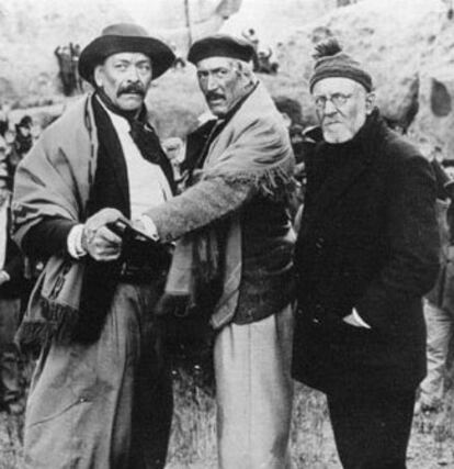 Fotograma de la película 'La Patagonia rebelde' con Jorge Villalba, Federico Luppi y Pepe Soriano.