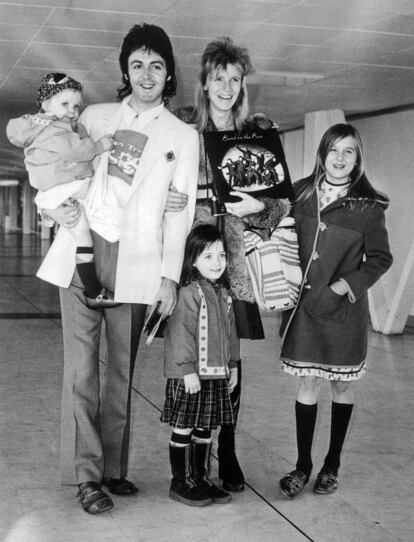 El cantante Paul McCartney tiene cinco hijos, cuatro de su matrimonio con Linda —que falleció en 1998 a causa de un cáncer de mama— y una, llamada Beatrice y que ahora tiene 15 años, de su relación con la exmodelo Heather Mills. La más conocida de todos ellos es Stella, de 48 años y reputada diseñadora de moda.