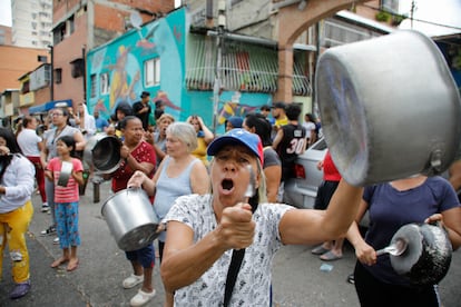 La protesta fue bajando desde los balcones hasta las calles y llegó a casi todos los rincones de Caracas.
