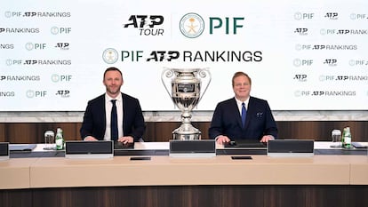 El director ejecutivo de la ATP, Massimo Calvelli, y el Jefe de Asuntos Corporativos de PIF, Kevin Foster.