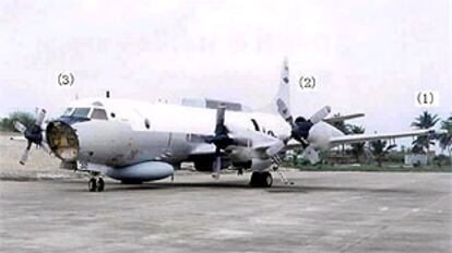 Imagen del avión estadounidense Ep-3, retenido desde el domingo en la isla china de Hainan, ofrecida por la agencia Xinhua.