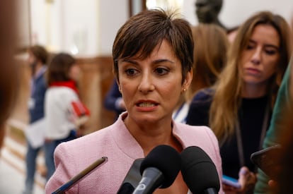 La ministra de Vivienda y Agenda Urbana, Isabel Rodríguez, atiende a los medios en el marco de la sesión de control al Gobierno de este miércoles en el Congreso.