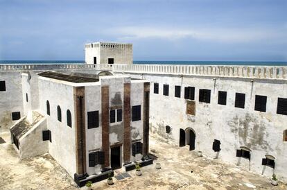 Patio interior del fuerte de Elmina, en la costa de Ghana, desde donde salían barcos cargados de esclavos.