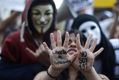 Estudiantes, durante la marcha en Ciudad de México.