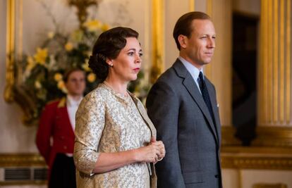 Olivia Colman y Tobias Menzies, protagonistas de la tercera temporada de 'The Crown'.