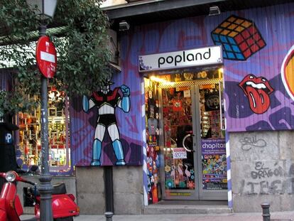 Fachada de Popland Curiosity and Retro, tienda de regalos de Malasaña abierta desde 1999.