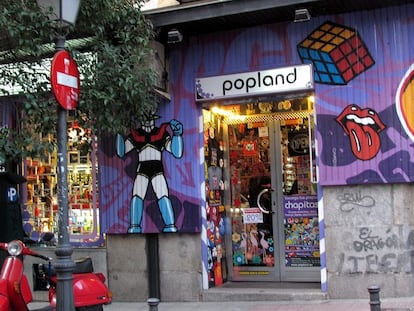 Fachada de Popland Curiosity and Retro, tienda de regalos de Malasaña abierta desde 1999.