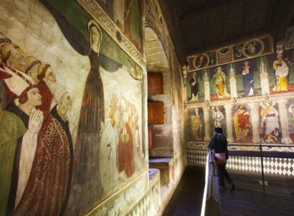 En la capilla del castillo de Fenis, una de las visitas imprescindibles en el valle de Aosta (Italia), destacan los extraordinarios frescos góticos.