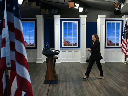 La vicepresidenta Kamala Harris en el Auditorio de la Corte del Sur en el Edificio de la Oficina Ejecutiva de Eisenhower en la Casa Blanca.