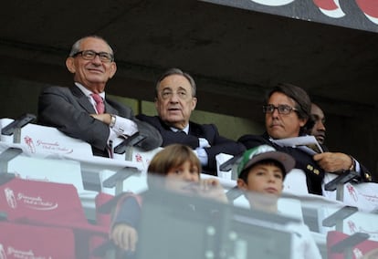 Florentino Pérez, en el palco en los instantes previos al encuentro.