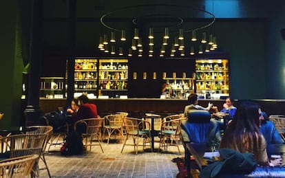 Interior del bar Libertine, en el hotel Casa Bonay de Barcelona.