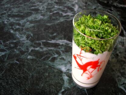 Homenaje a Santamaría: brócoli rallado con yogur y huevas de merluza