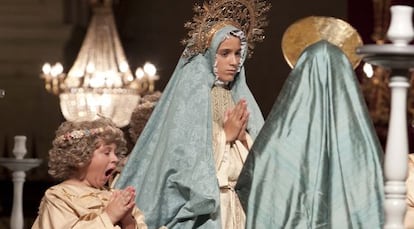 Una escena del ensayo del Misteri, el s&aacute;bado por la noche en la bas&iacute;lica de Santa Mar&iacute;a de Elche. 