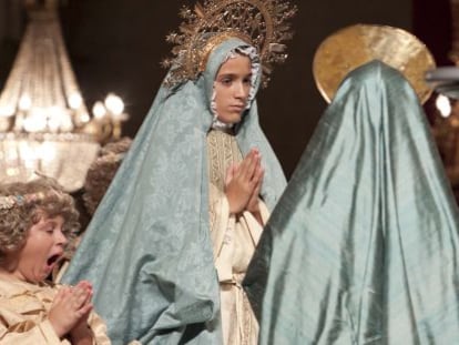 Una escena del ensayo del Misteri, el s&aacute;bado por la noche en la bas&iacute;lica de Santa Mar&iacute;a de Elche. 