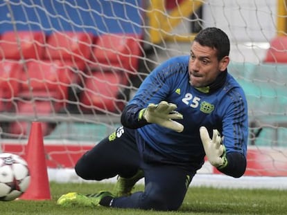 Palop, en un entrenamiento en Old Trafford.