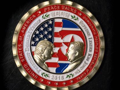 Fotografía de la moneda conmemorativa de la Casa Blanca