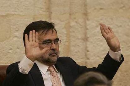 José Calvo, ayer, durante el turno en el Parlamento en que anunció su abandono del escaño.