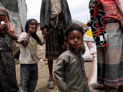 Niños yemeníes en un campo de desplazados de las afueras de la capital, Sanaa, el 7 de agosto de 2021.