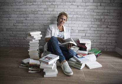 La escritora Megan Maxwell, en su casa de Boadilla del Monte.