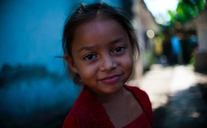 Una niña de El Bungalow.