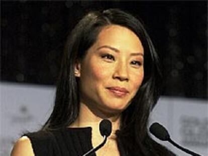 La actriz Lucy Liu, encargada de anunciar las nominaciones, durante el acto celebrado en Beverly Hills.