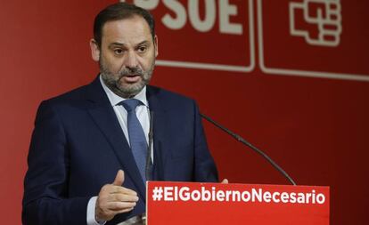 El ministro de Fomento, José Luis Ábalos, tras la ejecutiva del PSOE.