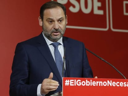 El ministro de Fomento, José Luis Ábalos, tras la ejecutiva del PSOE.