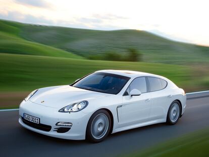 El Panamera Diesel gasta 6,5 litros de media y alcanza 242 km