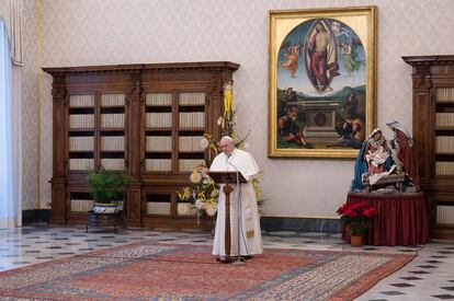 El papa Francisco durante el rezo del Ángelus el domingo en el Vaticano.