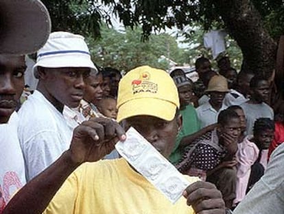 Campaña por el uso del condón en Mozambique en 2002.