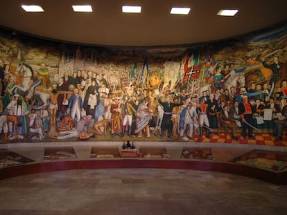 El 'Retablo de la Independencia', del pintor mexicano Juan O'Gorman, que se exhibe en el Museo Nacional de Historia del Castillo de Chapultepec, en Ciudad de México.
