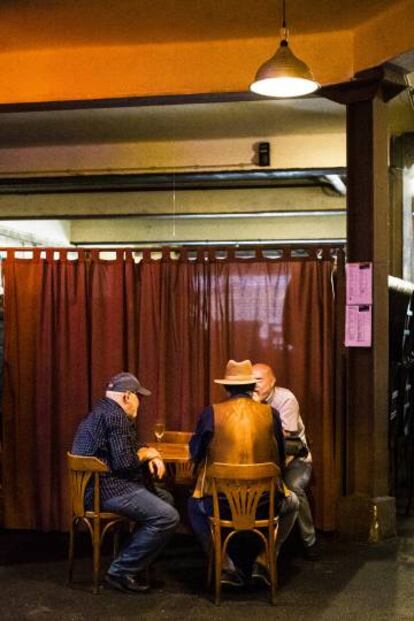 Una escena en Bodegas Pujol.