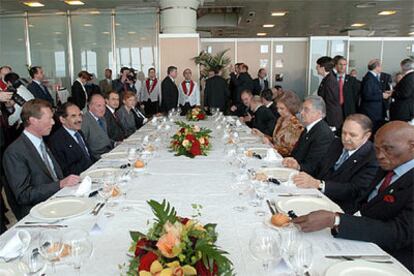 Almuerzo del Rey y el presidente del Gobierno con los asistentes a la cumbre antiterrorista de Madrid.