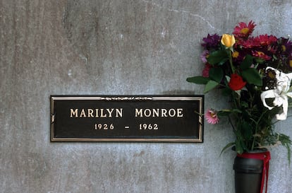 Marilyn Monroe's tombstone at Westwood Memorial Park Cemetery in Los Angeles, 1990.