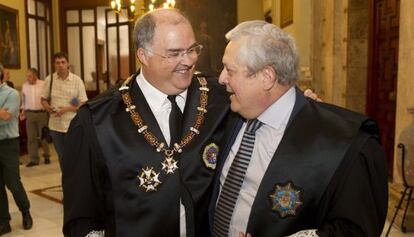 Fernando de Rosa, a la izquierda, el día que fue nombrado presidente de la Audiencia de Valencia.