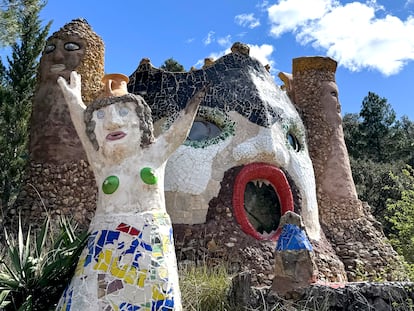 El jardí de Peter és un santuari artístic on també reverbera l'eco del Park Güell de Gaudí i del Jardí del Tarot de Nikki de Saint Phalle.