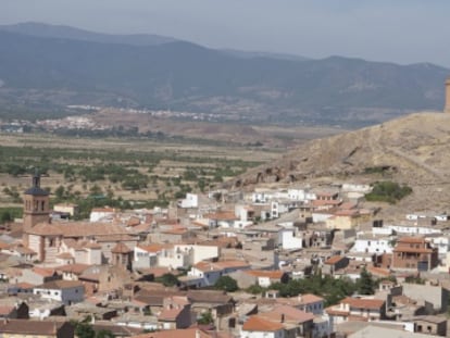 El castillo de La Calahorra se alza sobre la colina del Marquesado del Zenete.