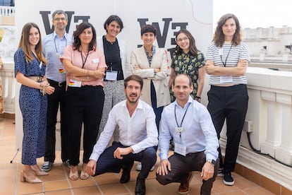 En el centro, María Jesús Espinosa de los Monteros, directora ejecutiva de PRISA Audio, junto a los socios europeos del proyecto WePod.