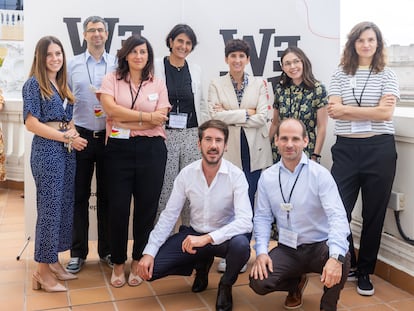 En el centro, María Jesús Espinosa de los Monteros, directora ejecutiva de PRISA Audio, junto a los socios europeos del proyecto WePod.