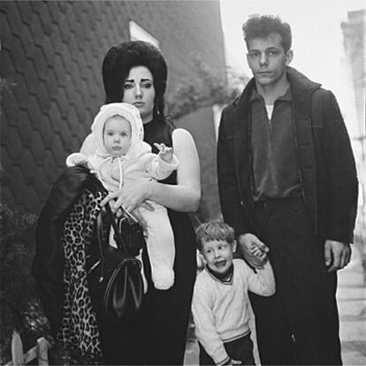 'Joven familia de Brooklyn en su paseo dominical'. Nueva York, 1966.