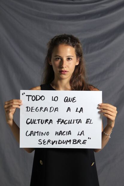 Actriz. 23 años. Defiende a su clase: “Somos gente muy trabajadora y no estamos subvencionados”. Reivindica el trabajo sin necesidad de privilegios.