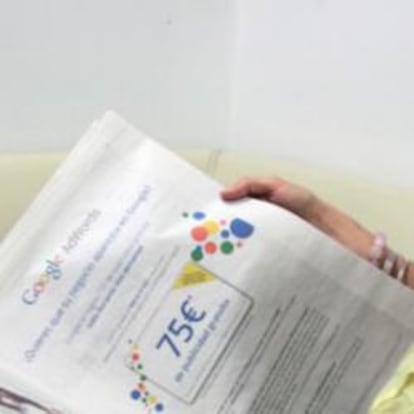 Google recurre al papel para buscar anunciantes