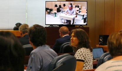 Francisco Granados comparece en la Asamblea desde la c&aacute;rcel de Estremera. 