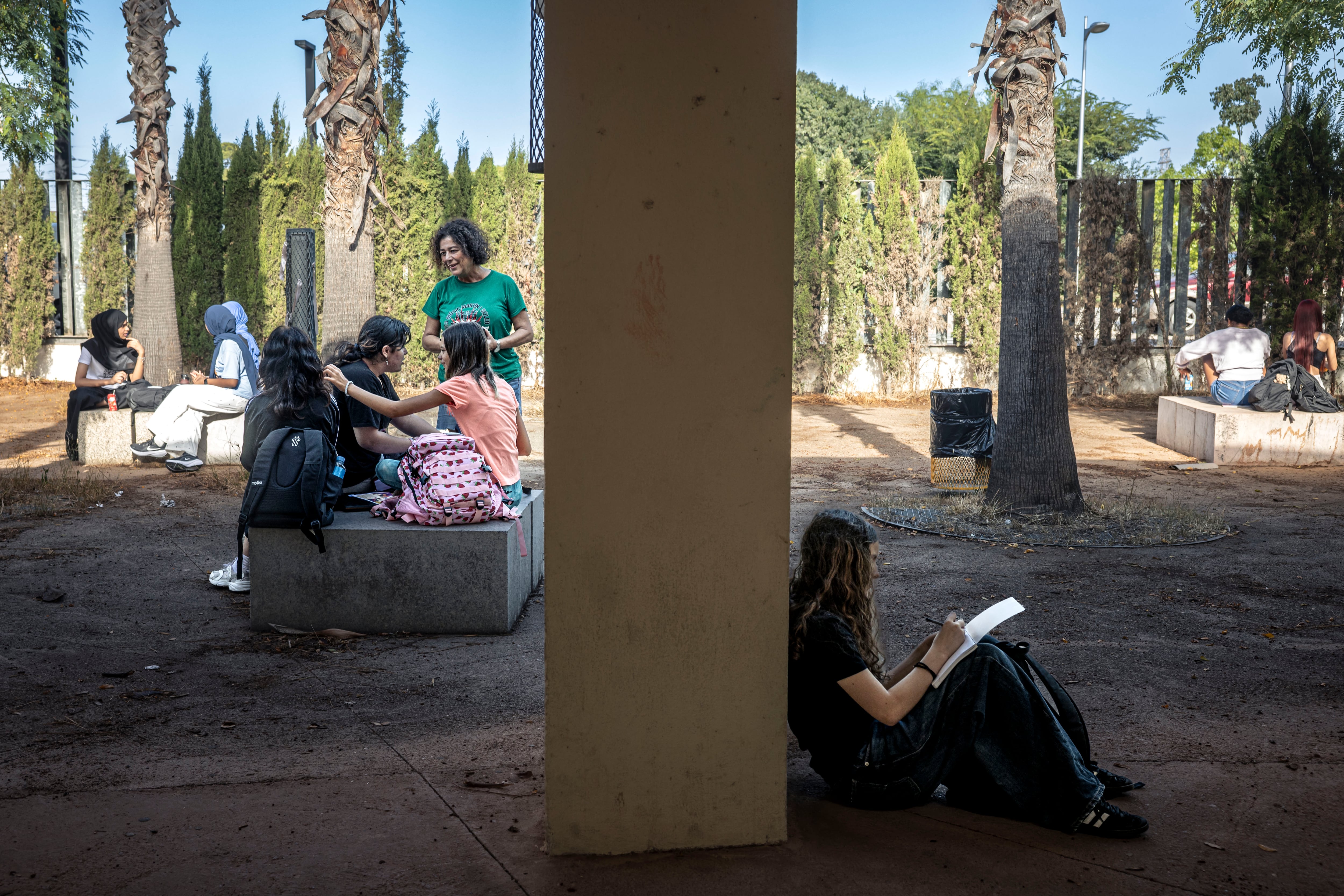 Más sueldo, menos papeleo y poder elegir a parte de los profesores: el plan de los directores para que sus cargos no se queden vacíos