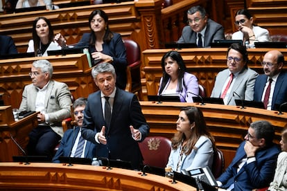 El líder socialista José Luís Carneiro, durante el debate del Estado de la Nación en el Parlamento en Lisboa.