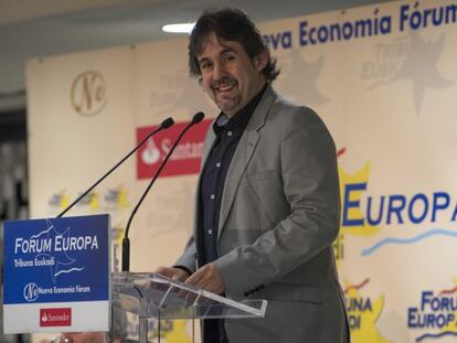 El secretario general de Eusko Alkartasuna (EA), Pello Urizar, durante su intervención en un desayuno informativo organizado en Bilbao.