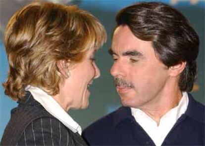 José María Aznar, con Esperanza Aguirre, durante el acto de esta mañana.